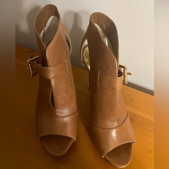 MICHAEL KORS | Isabella Open Toe Bootie Heels in Luggage 7.5M - Picture 1 of 7